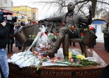 Вязьма. Памятник А.Д. Папанову. Открыт 31 октября 2012 г.